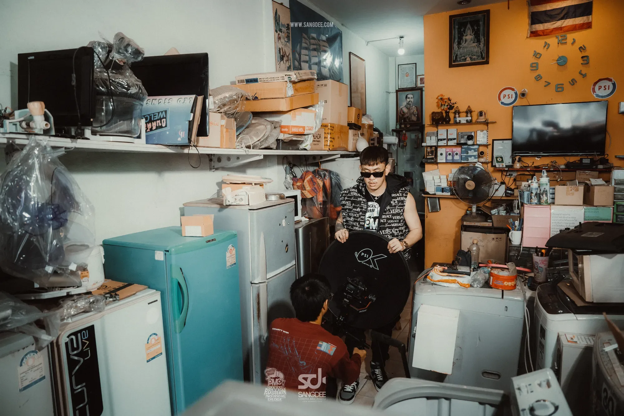 เบื้องหลัง MV เลี้ยงชีพโดยชอบ - PMC ปู่จ๋าน ลองไมค์ — ภาพจาก SANGDEE Photo Journal