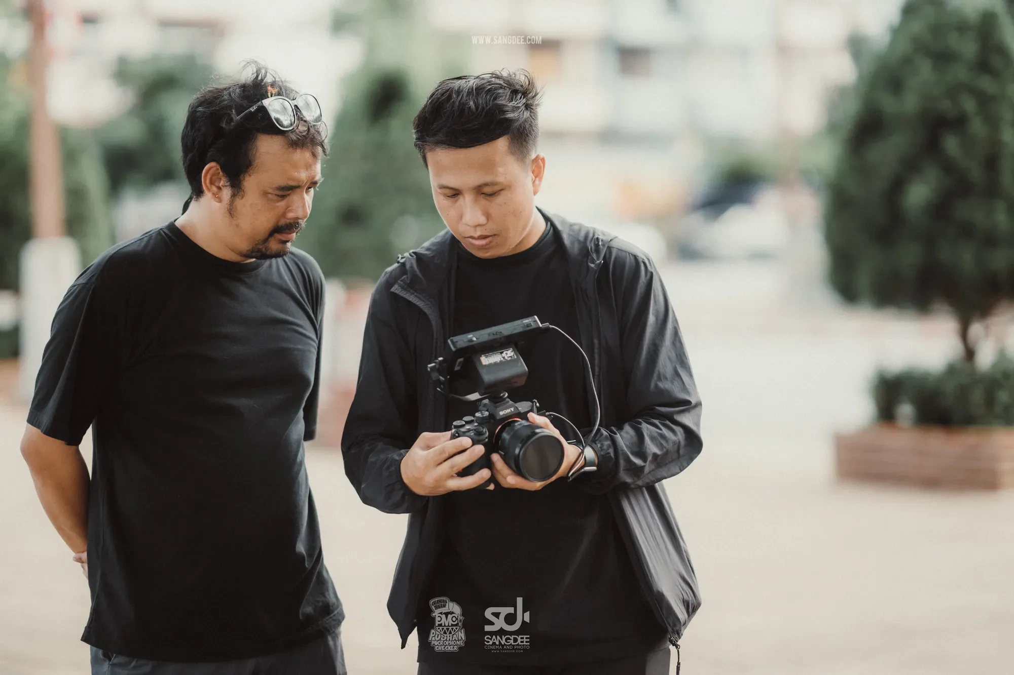 เบื้องหลัง MV เลี้ยงชีพโดยชอบ - PMC ปู่จ๋าน ลองไมค์ — ภาพจาก SANGDEE Photo Journal