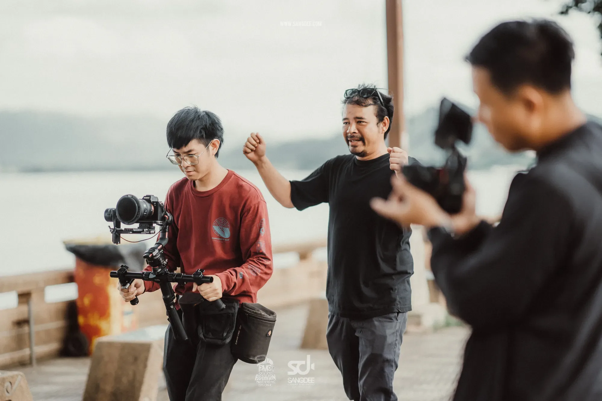 เบื้องหลัง MV เลี้ยงชีพโดยชอบ - PMC ปู่จ๋าน ลองไมค์ — ภาพจาก SANGDEE Photo Journal
