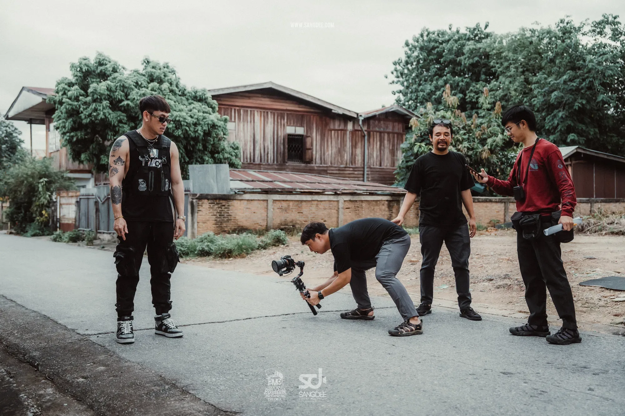 เบื้องหลัง MV เลี้ยงชีพโดยชอบ - PMC ปู่จ๋าน ลองไมค์ — ภาพจาก SANGDEE Photo Journal