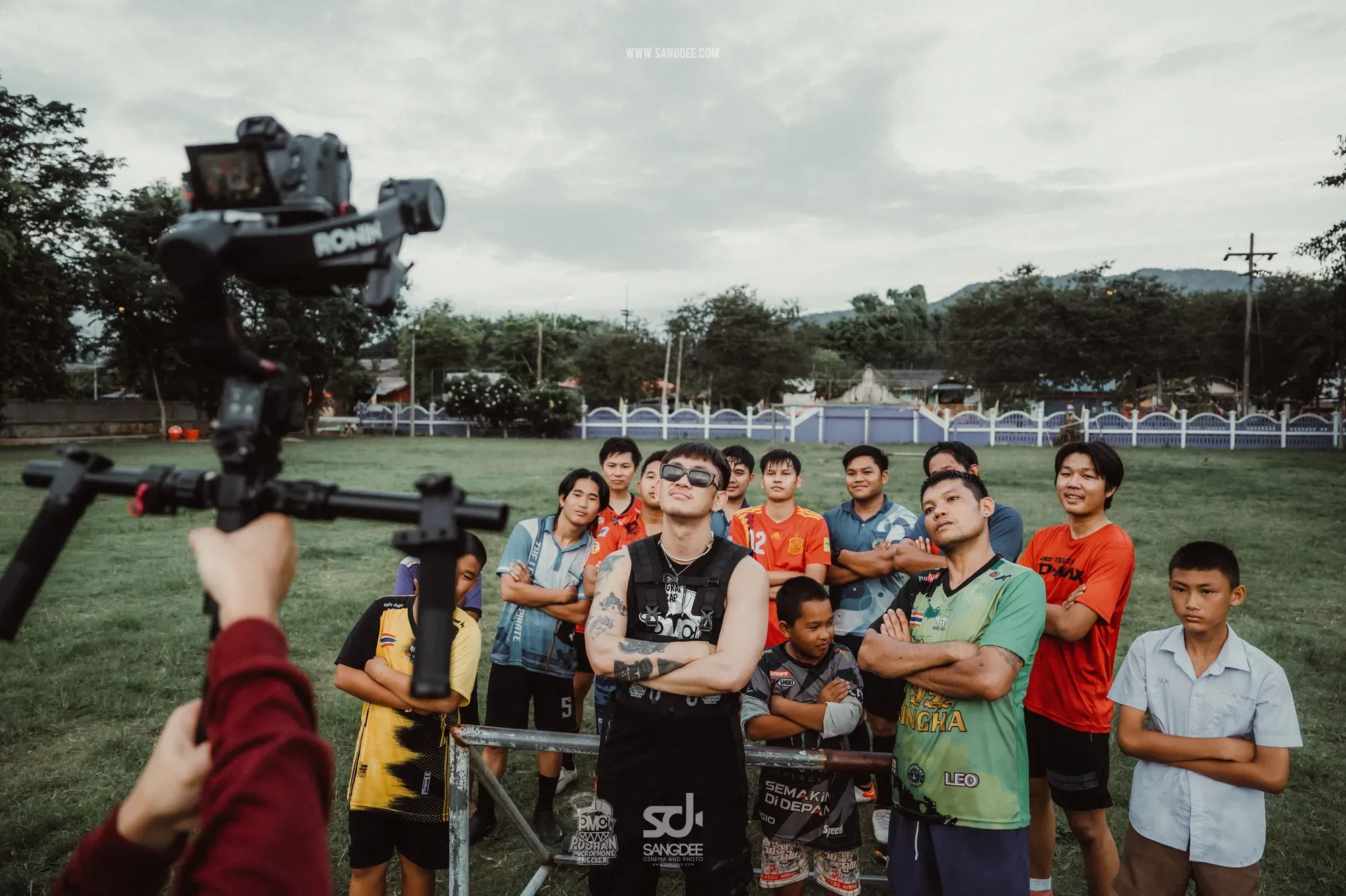 เบื้องหลัง MV เลี้ยงชีพโดยชอบ - PMC ปู่จ๋าน ลองไมค์ — ภาพจาก SANGDEE Photo Journal