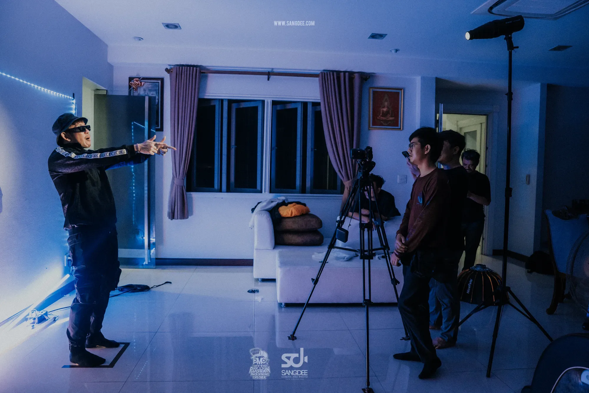 เบื้องหลัง MV เลี้ยงชีพโดยชอบ - PMC ปู่จ๋าน ลองไมค์ — ภาพจาก SANGDEE Photo Journal