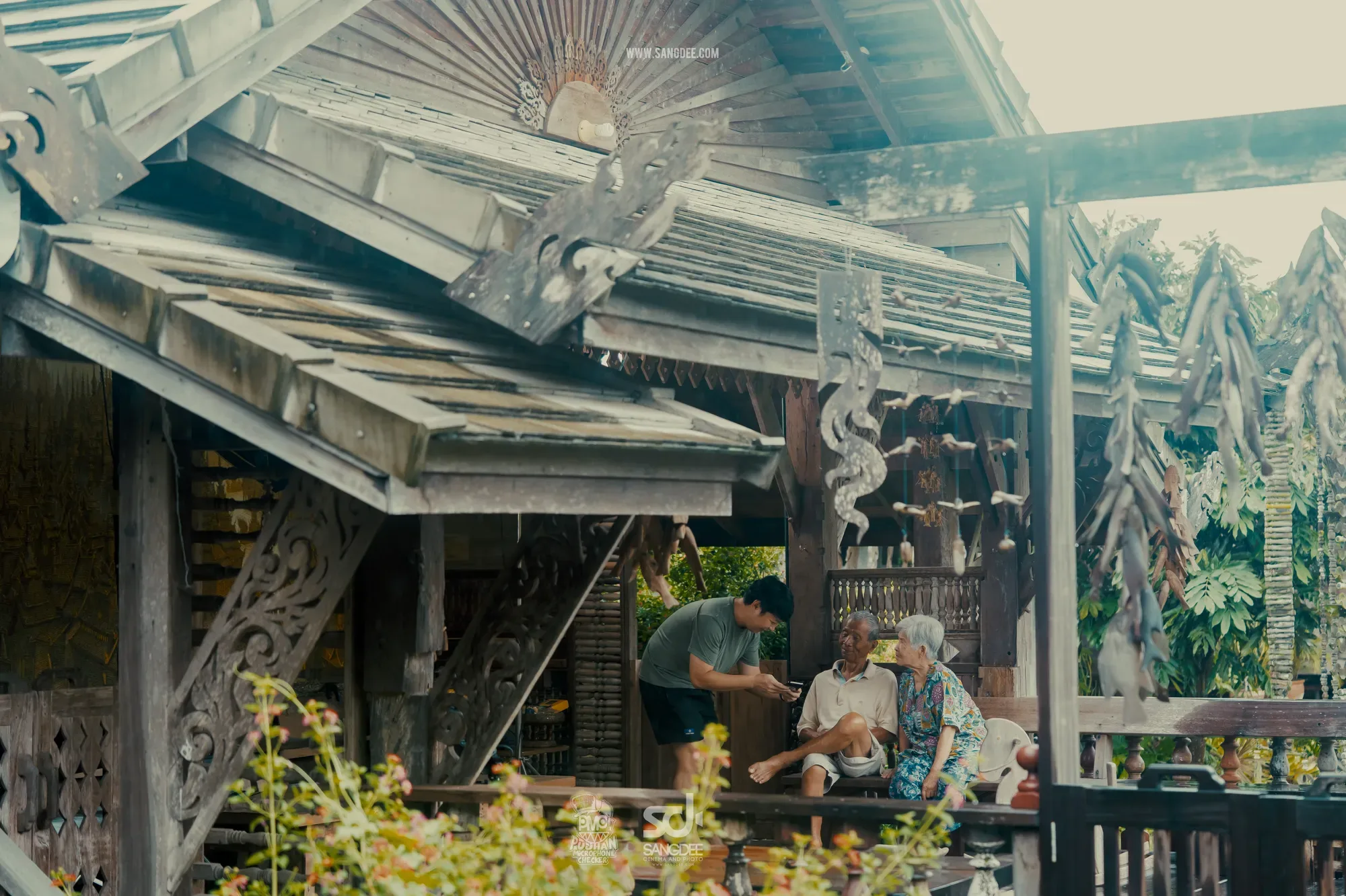 เบื้องหลัง MV กฎไตรรัก - PMC ปู่จ๋าน ลองไมค์ — ภาพจาก SANGDEE Photo Journal