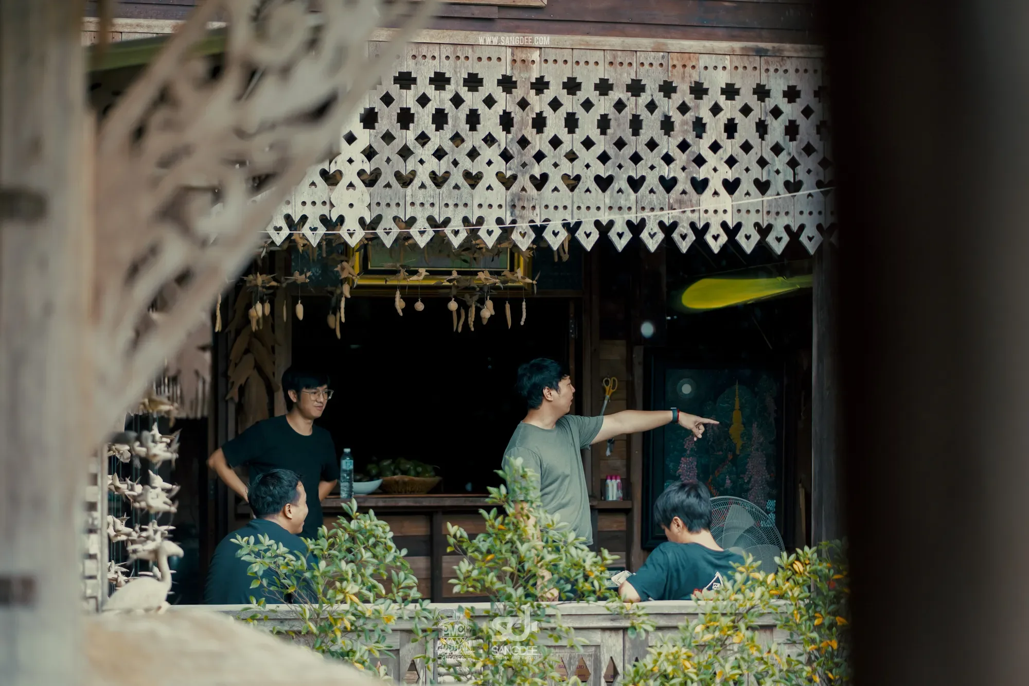 เบื้องหลัง MV กฎไตรรัก - PMC ปู่จ๋าน ลองไมค์ — ภาพจาก SANGDEE Photo Journal