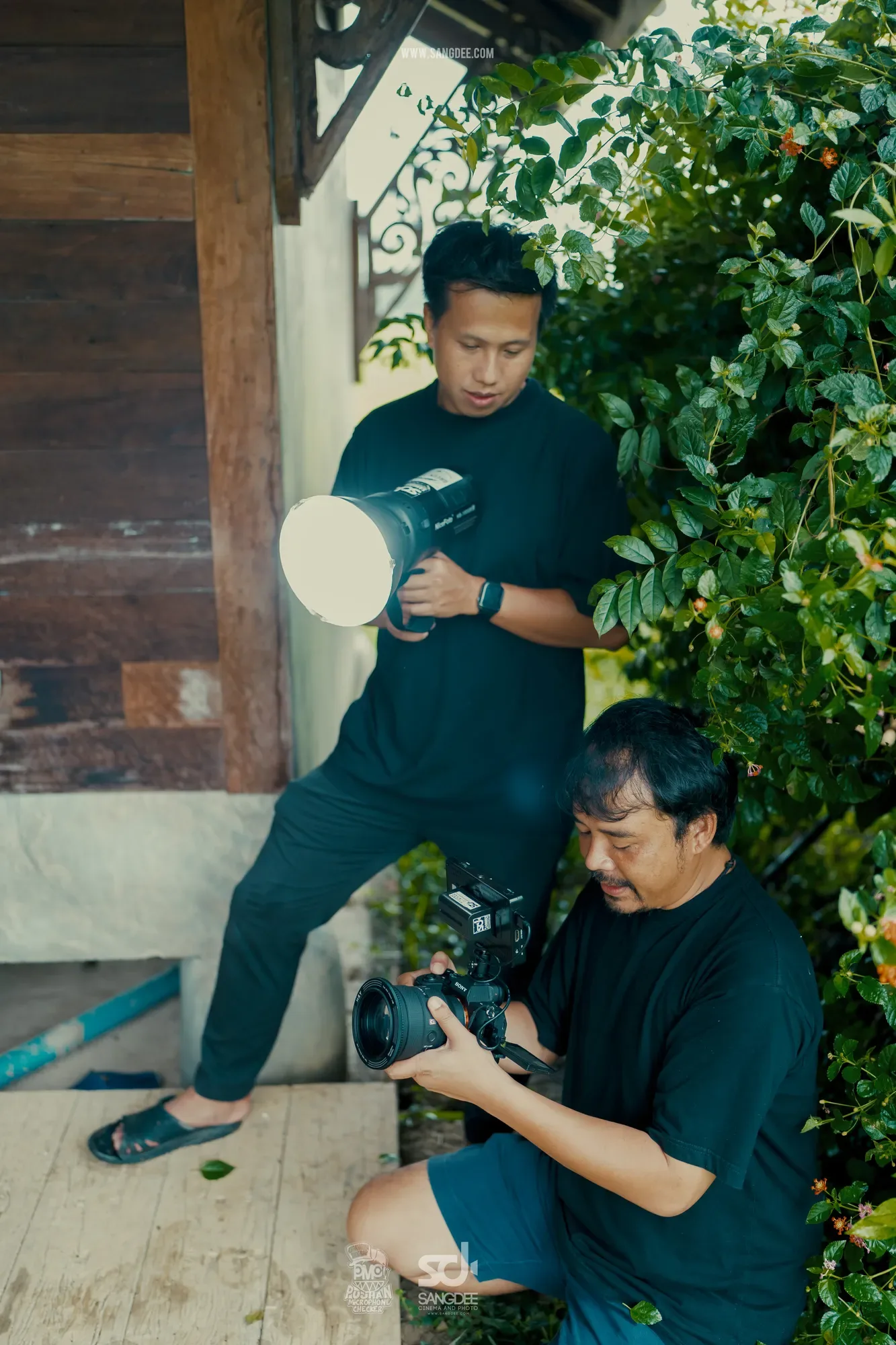 เบื้องหลัง MV กฎไตรรัก - PMC ปู่จ๋าน ลองไมค์ — ภาพจาก SANGDEE Photo Journal