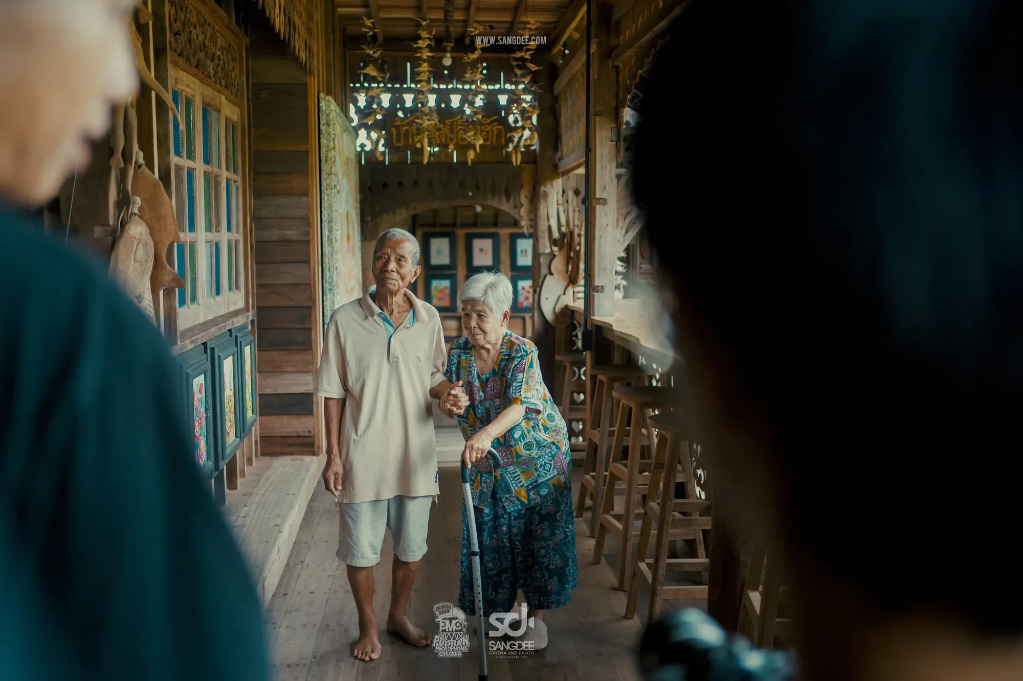 เบื้องหลัง MV กฎไตรรัก - PMC ปู่จ๋าน ลองไมค์ — ภาพจาก SANGDEE Photo Journal
