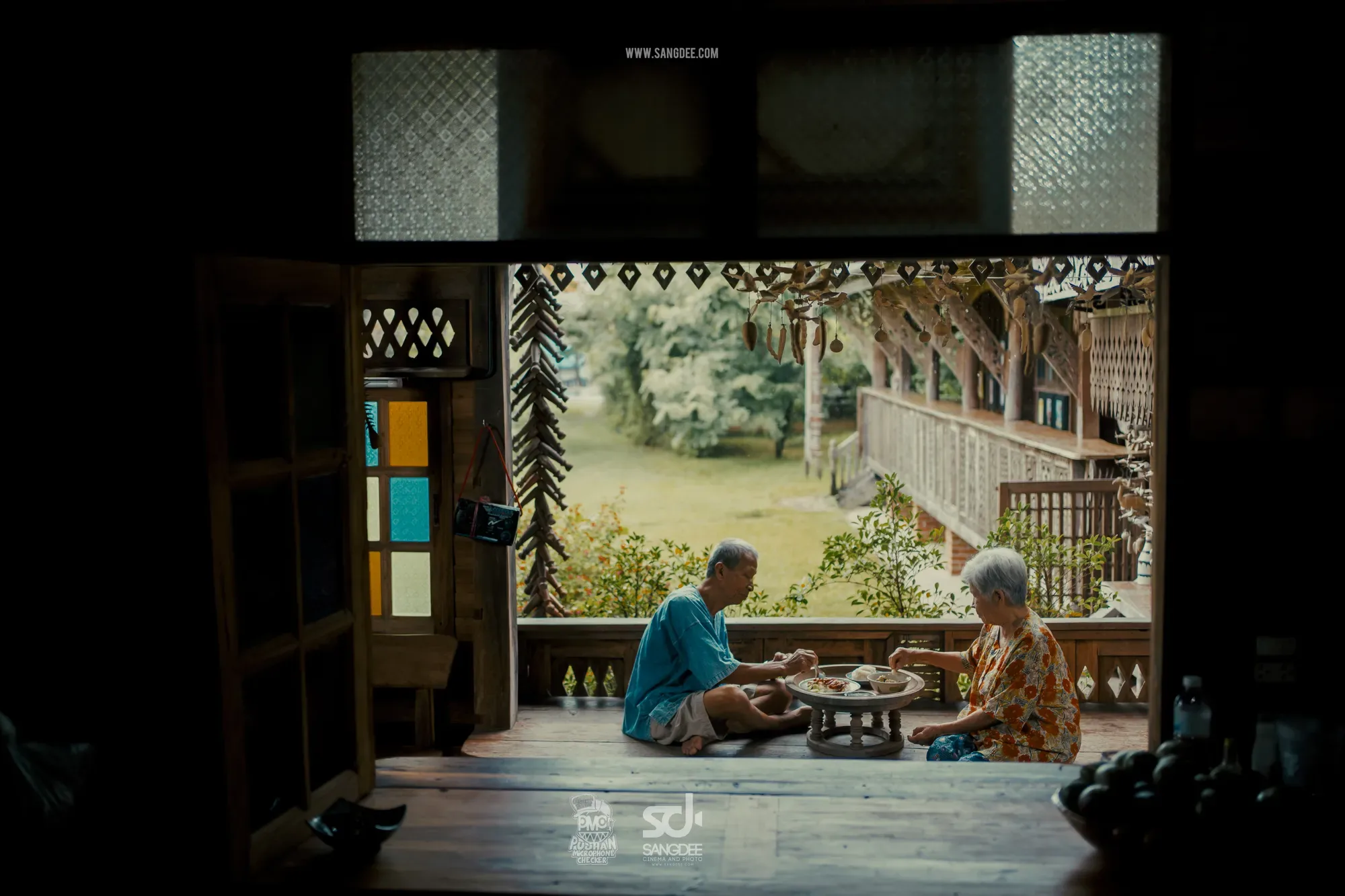 เบื้องหลัง MV กฎไตรรัก - PMC ปู่จ๋าน ลองไมค์ — ภาพจาก SANGDEE Photo Journal