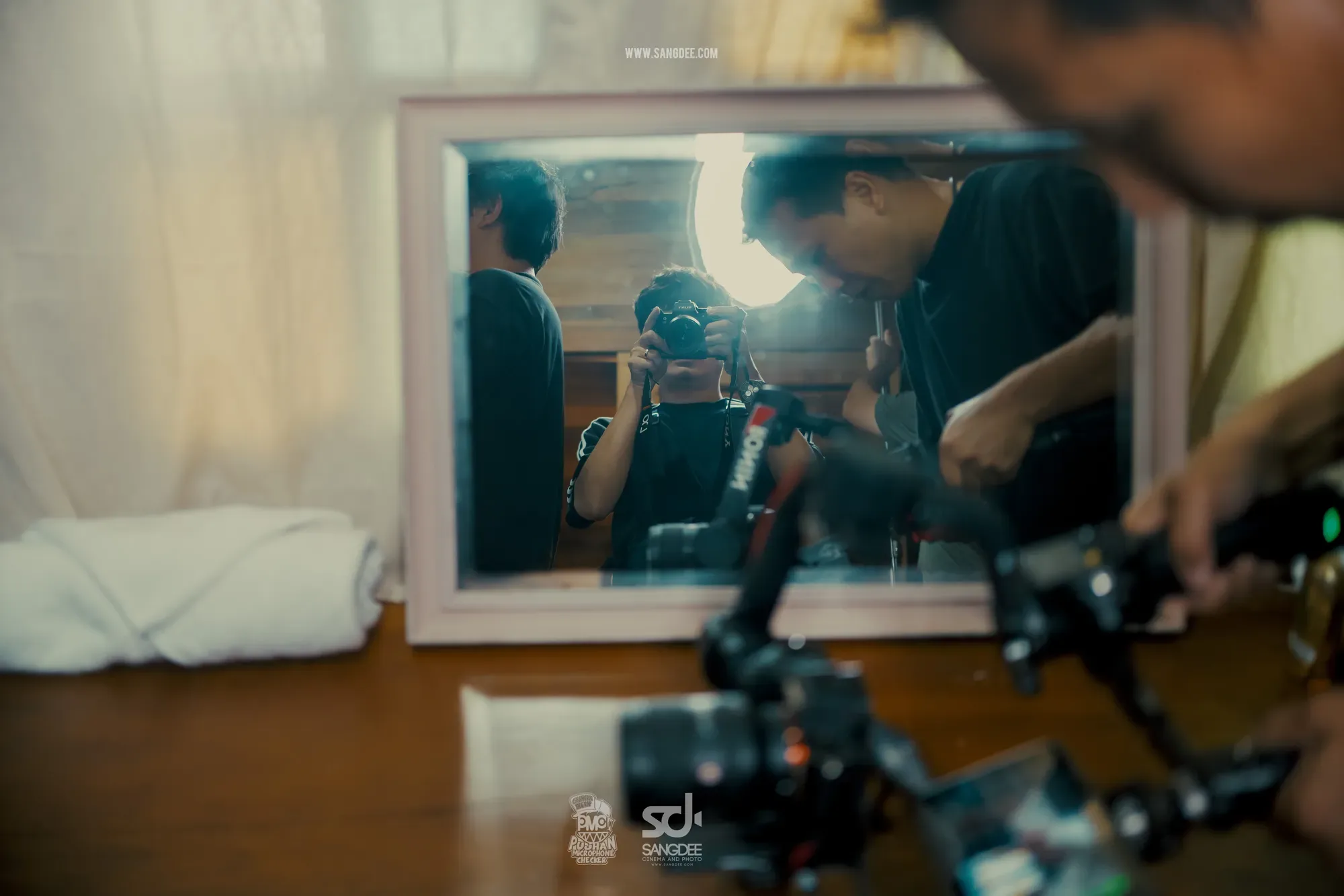 เบื้องหลัง MV กฎไตรรัก - PMC ปู่จ๋าน ลองไมค์ — ภาพจาก SANGDEE Photo Journal