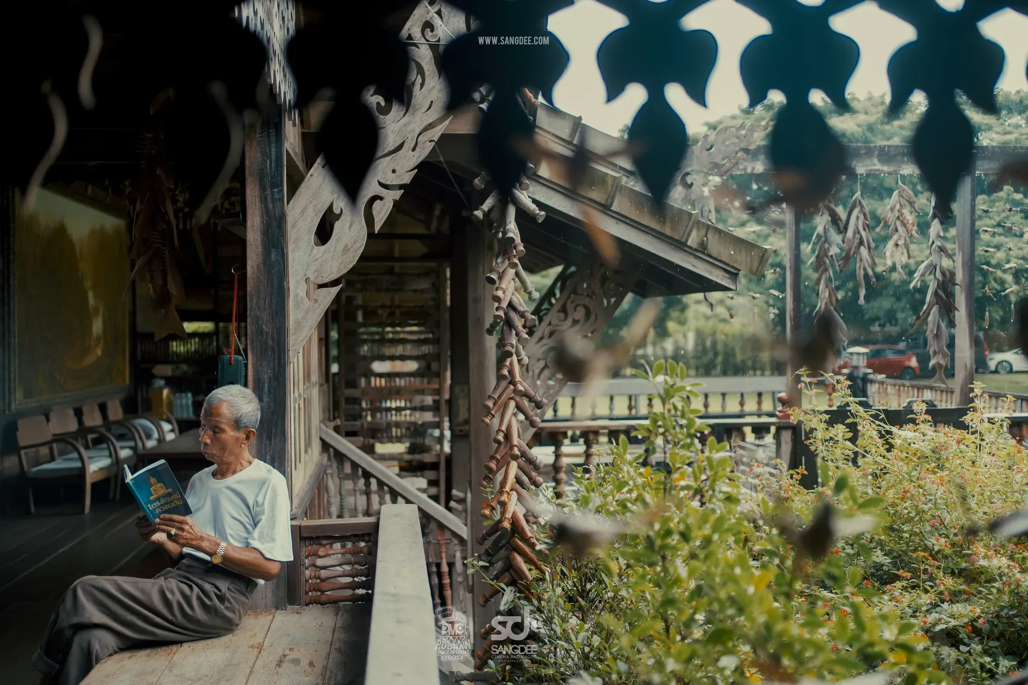 เบื้องหลัง MV กฎไตรรัก - PMC ปู่จ๋าน ลองไมค์ — ภาพจาก SANGDEE Photo Journal
