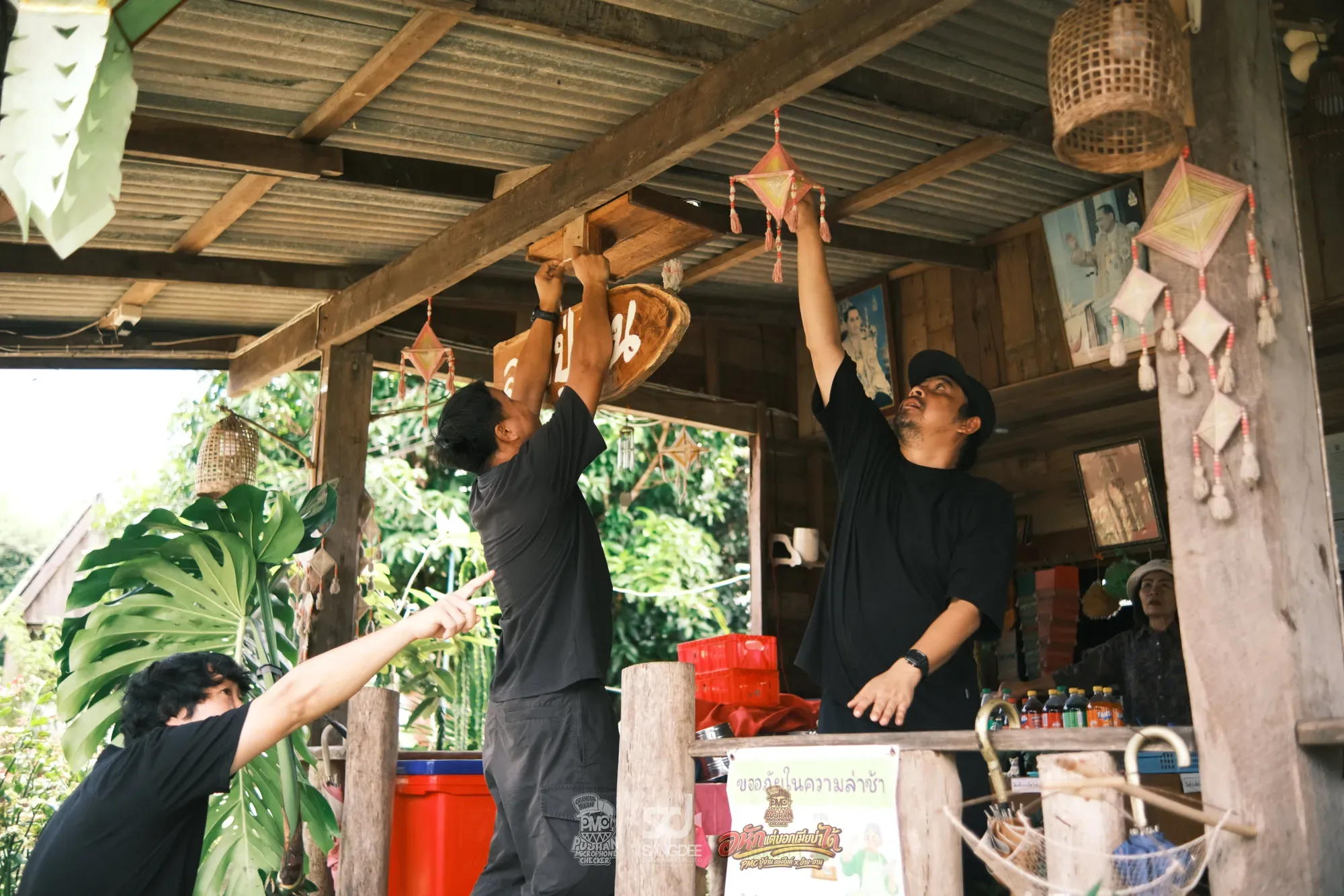 เบื้องหลัง MV อกหักแต่บอกเมียไม่ได้ - PMC (ปู่จ๋าน ลองไมค์) X อ้าย-อาม — ภาพจาก SANGDEE Photo Journal