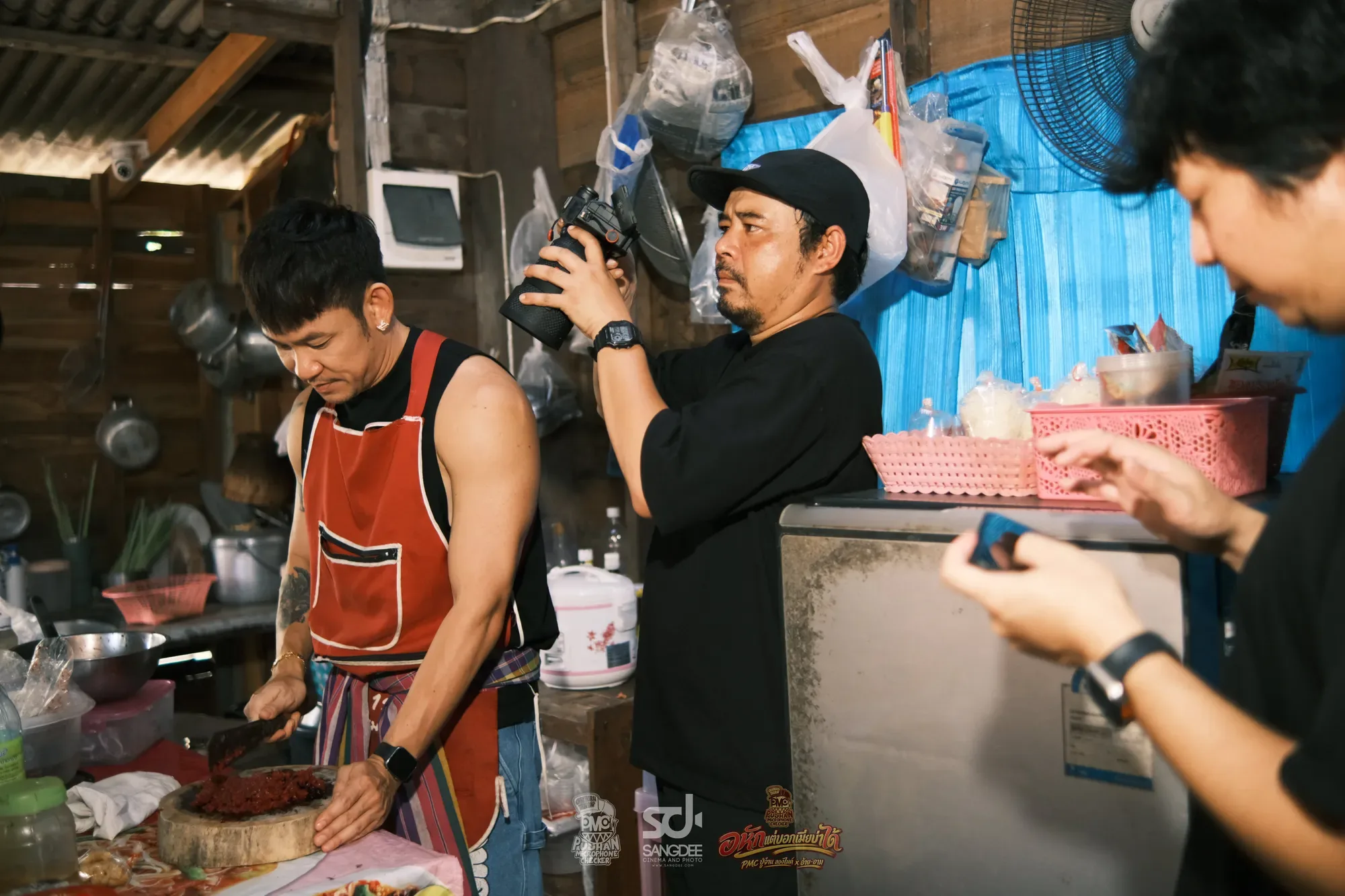 เบื้องหลัง MV อกหักแต่บอกเมียไม่ได้ - PMC (ปู่จ๋าน ลองไมค์) X อ้าย-อาม — ภาพจาก SANGDEE Photo Journal