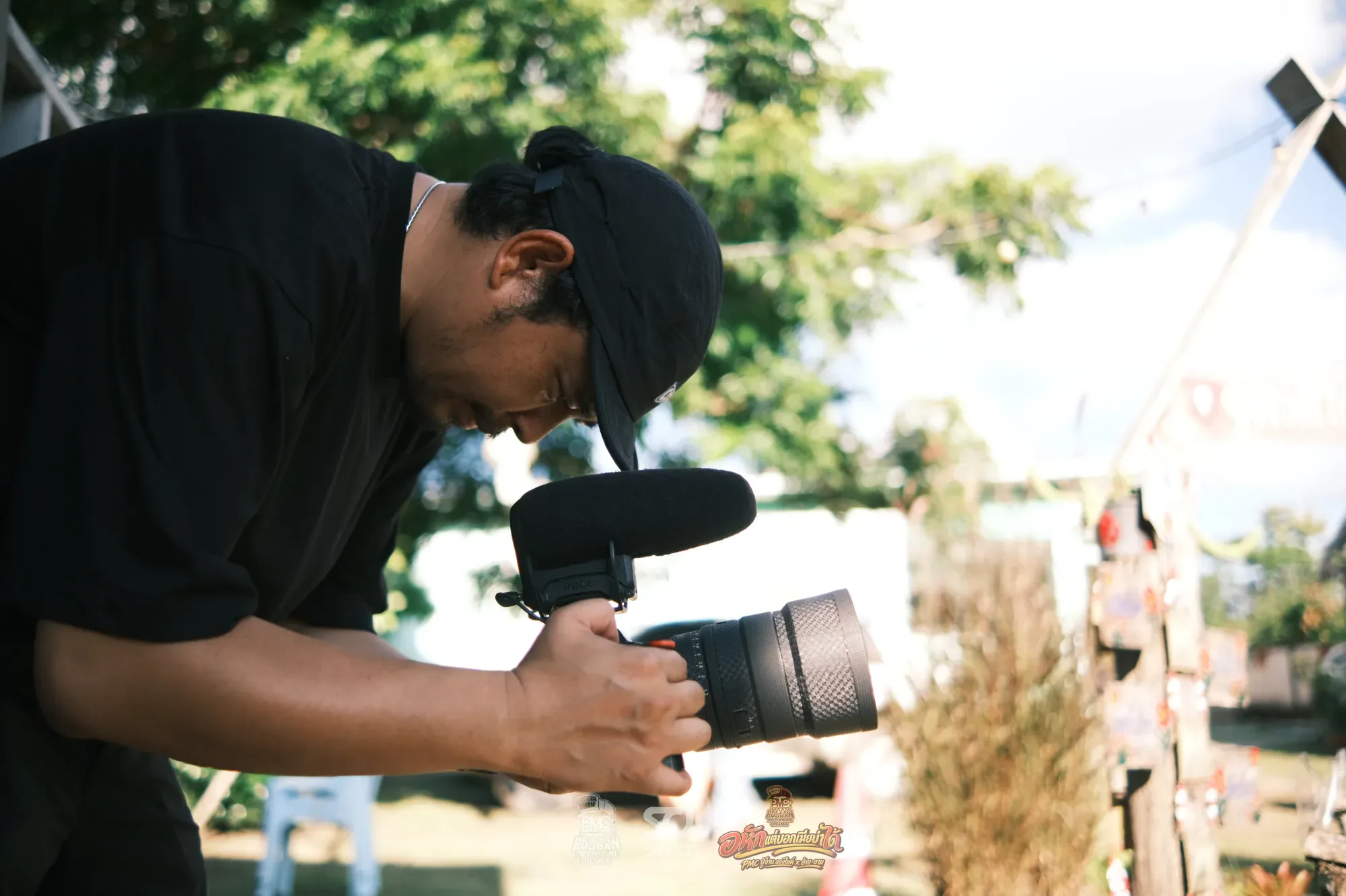 เบื้องหลัง MV อกหักแต่บอกเมียไม่ได้ - PMC (ปู่จ๋าน ลองไมค์) X อ้าย-อาม — ภาพจาก SANGDEE Photo Journal