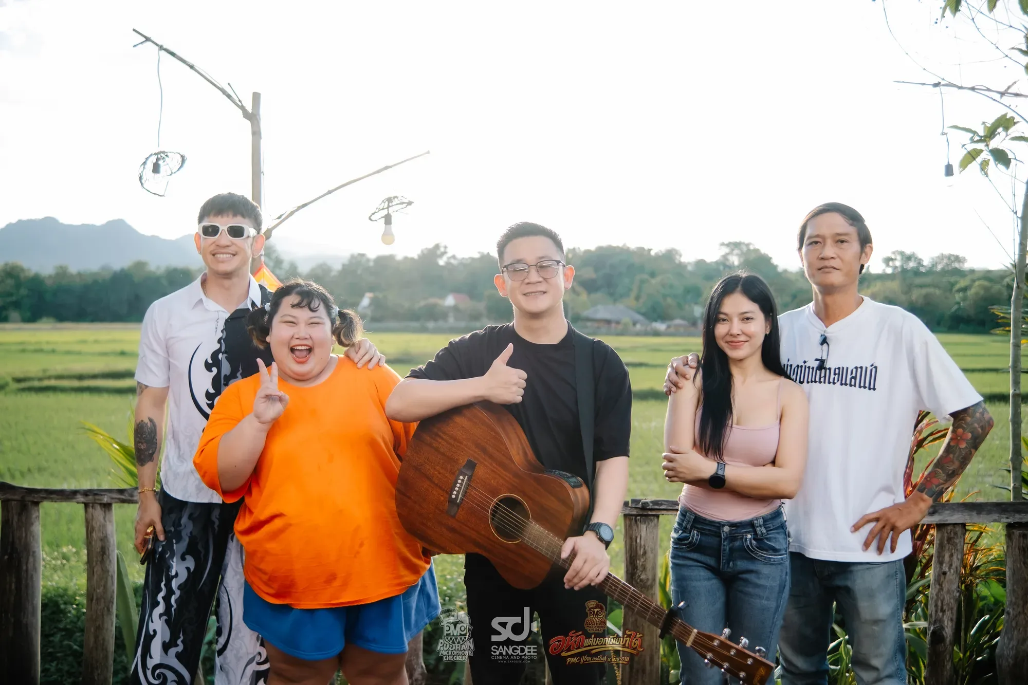 เบื้องหลัง MV อกหักแต่บอกเมียไม่ได้ - PMC (ปู่จ๋าน ลองไมค์) X อ้าย-อาม — ภาพจาก SANGDEE Photo Journal