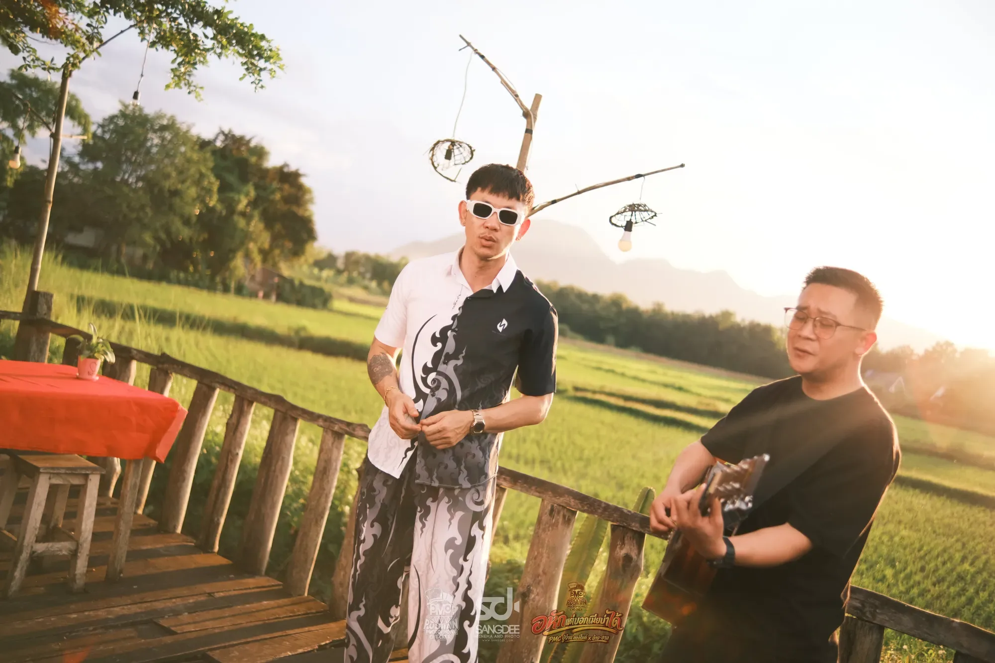 เบื้องหลัง MV อกหักแต่บอกเมียไม่ได้ - PMC (ปู่จ๋าน ลองไมค์) X อ้าย-อาม — ภาพจาก SANGDEE Photo Journal